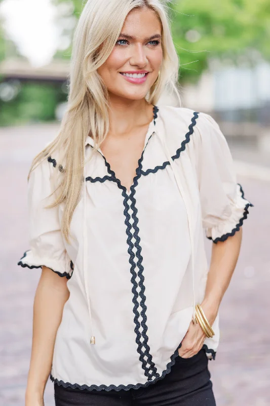 Women's Transitional Outfit In A Dream Ecru White Rickrack Blouse