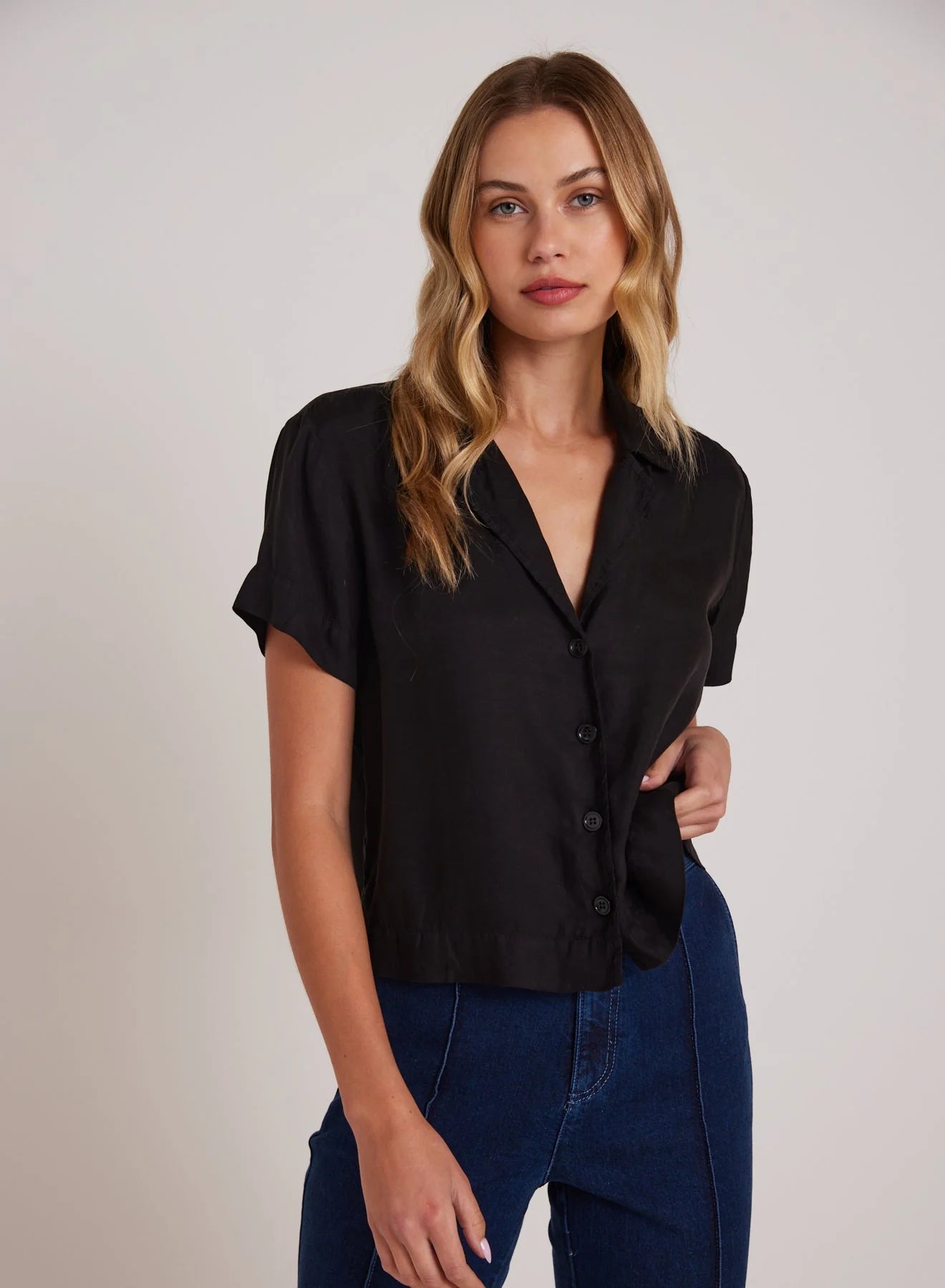 Women's Athletic Outfit Short Sleeve Flowy Button Down - Black